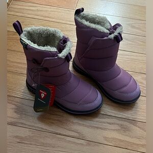 L.L Bean kids size 1 purple snow boots. NWT